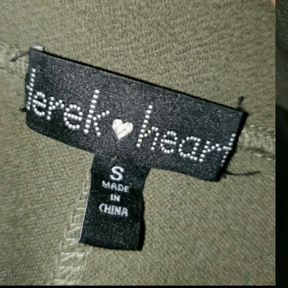 Derek Heart Olive Sailor Button Wide Leg Cropped Pants Women’s Small - Picture 5 of 7